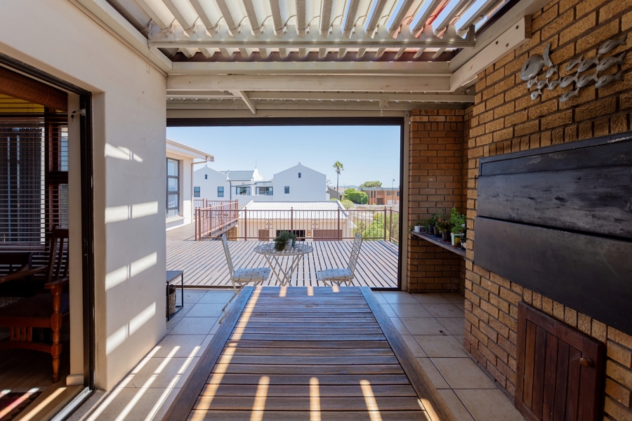 6 Bedroom Property for Sale in Middedorp Western Cape